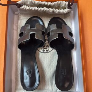 Authentic Hermes Oasis sandal Metallic Napa Silver/Pewter Black Heel New